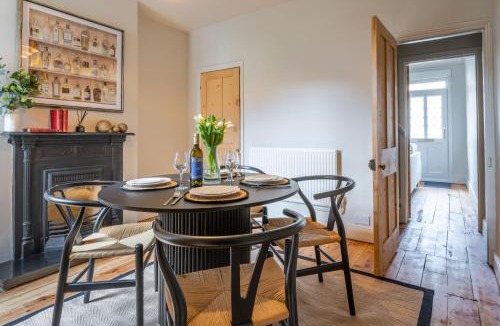 Eaton House | Swift Host - Golden Triangle 2 bed - Garden - Parking