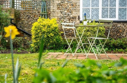 Great Hockham House | Swift Host | School Cottage | Dog Friendly