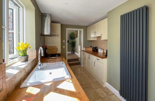 Easton on the Hill House | Swift Nest Cottage