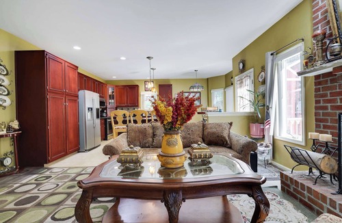 Swiftwater House | ‼️Swiftwater 4BR Home with Fireplace & Backyard