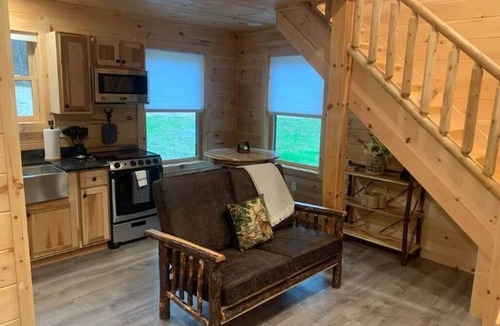 Bath Cabin | Swiftwater Cabin #4 - Ski, Hike & Foliage