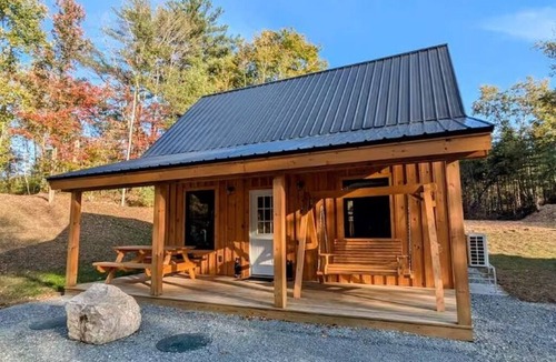Bath Cabin | Swiftwater Cabin #4 - Ski, Hike & Foliage