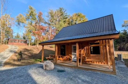 Bath Cabin | Swiftwater Cabin #4 - Ski, Hike & Foliage