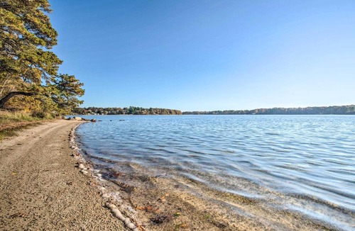 South Dennis House | Swim and Unwind! Follins Pond Cottage Near Beach