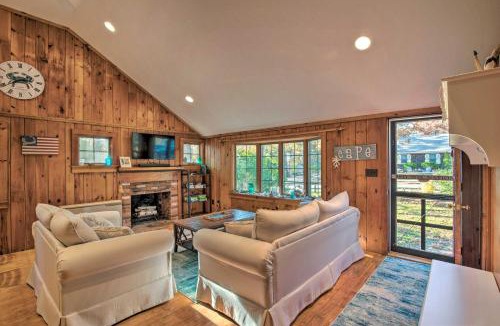 South Dennis House | Swim and Unwind! Follins Pond Cottage Near Beach