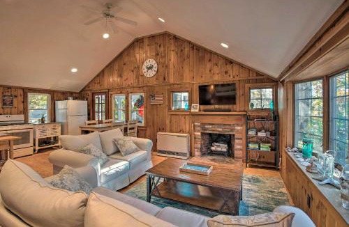 South Dennis House | Swim and Unwind! Follins Pond Cottage Near Beach