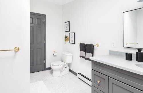 Malletts Bay House | Swim, Boat and Explore! Lake Champlain Retreat!