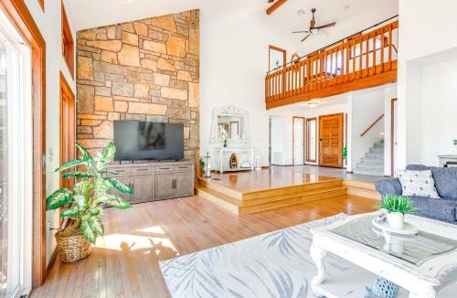 Bella Vista House | Swim & Boat Docks: Lakefront Gem in Bella Vista!