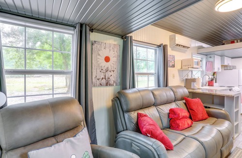 Mountain View Apartment | Swim On-Site: Riverfront Studio in Mountain View!