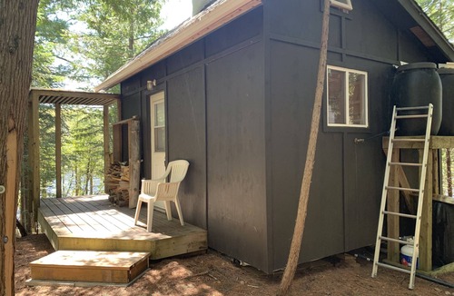 Ormsby Cabin | Swim, Play, Fish at this Beautiful, Private Cabin on the Lake.