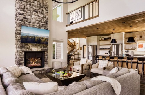 Chalet Village North Cabin | Swim Spa/Luxe Design/Views/GameRoom/Theater - Bear Bottom