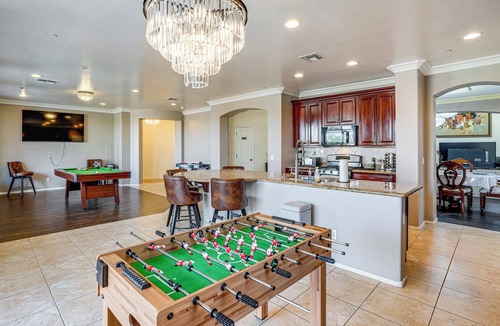 Palm Valley House | Swim-Up Bar & Games! Ultimate Goodyear Group Stay