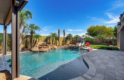 Palm Valley House | Swim-Up Bar & Games! Ultimate Goodyear Group Stay