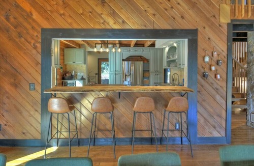 Cherry Log Cabin | Swimming Bear Lodge