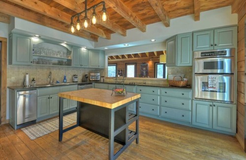 Cherry Log Cabin | Swimming Bear Lodge