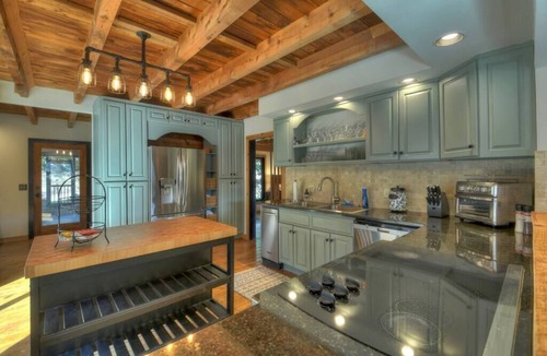 Cherry Log Cabin | Swimming Bear Lodge