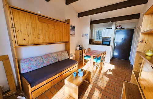 Saint-Mandrier-sur-Mer Apartment | Swimming pool, tennis, Beach.