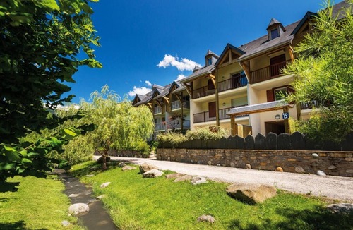 Vielle-Aure Apartment | Swimming pool, sauna, hammam, terrace, balcony, parking, tv, ski locker, 48-58m², Saint Lary Soulan