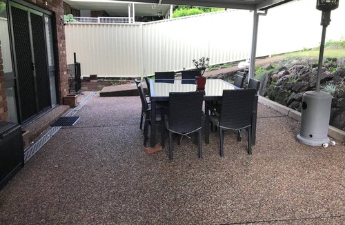 Kings Langley Apartment | Swimming pool - Sleeps 8