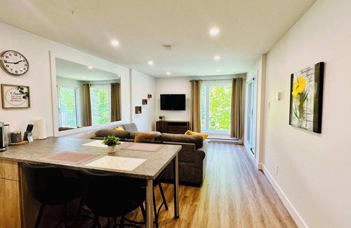 Mont-Tremblant Village Apartment | Swimming Pool & Spa | Condo Mont Tremblant