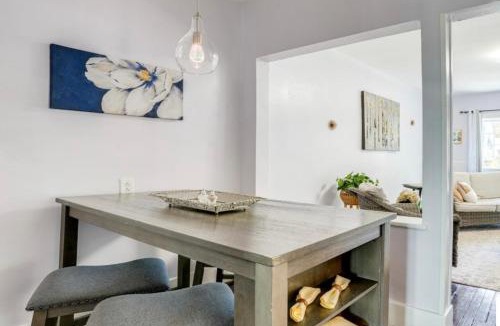 Lynchburg Apartment | Swimming Under The Stars In The Historical District