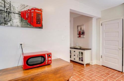 Lynchburg Apartment | Swimming Under The Stars In The Historical District