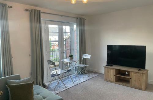 Swindon House | Swindon Double en-suite Home with Free parking