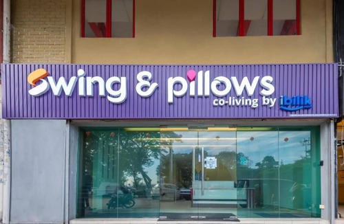 SS 2 Hotel | Swing and Pillows at PJ SS2