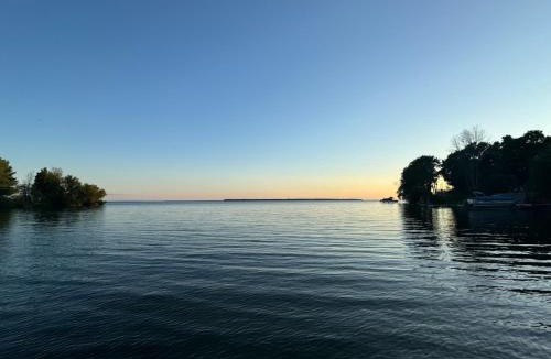 Woodville House | Swing Bridge Cottage on Lake Simcoe - Waterfront