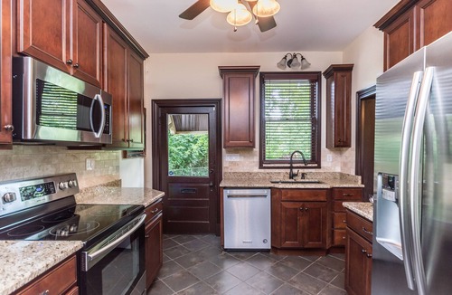 Latonia House | Swing Garden Retreat w/Fire Pit & Pergola/Sleeps 16 comfortably