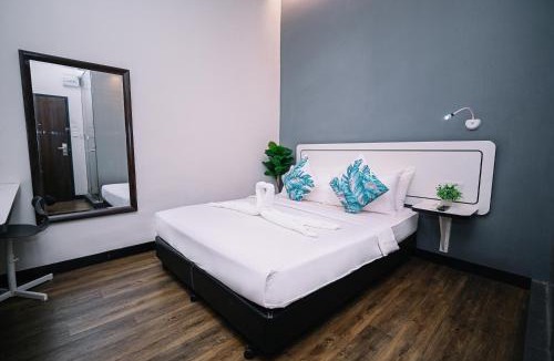 Taman Sri Muda Hotel | Swing & Pillows - Kota Kemuning Selangor