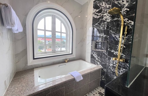 Palu Hotel | Swiss-Belexpress Palu