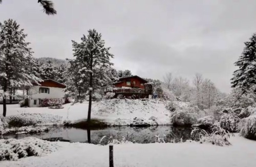 Saint-Brigitte-de-Laval House | Swiss Chalet with outdoor spa