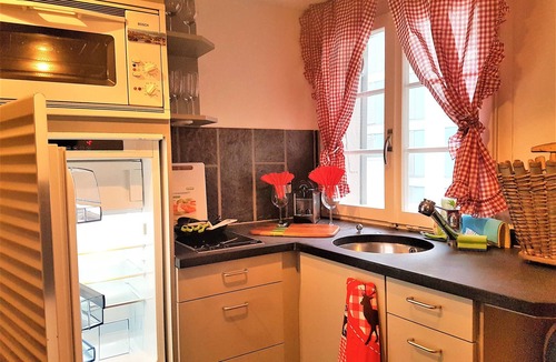 Hochschulen Apartment | swiss Chalet style studio - top located