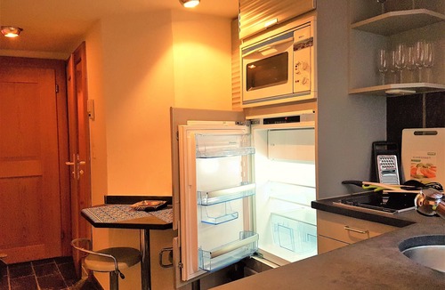 Hochschulen Apartment | swiss Chalet style studio - top located