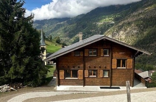 Grengiols Ski Chalet | Swiss Chalet - upstairs apartment