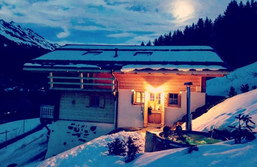 Vers L'Eglise Ski Chalet | Swiss Chalet with Hot Tub - Chalet Des Sources