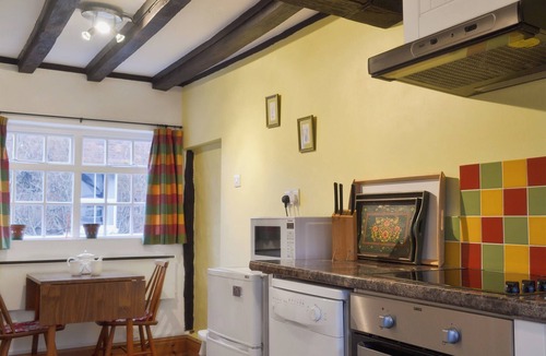 King's Bromley Cottage | Swiss Cottage - E5375