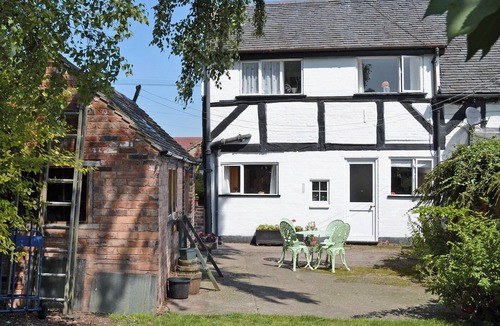 King's Bromley Cottage | Swiss Cottage - E5375