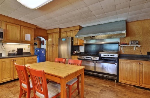 Pittsfield Hotel | Swiss Farm Inn - RM10 "Ovation" 2 Double Beds