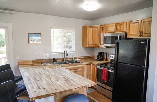 Mount Shasta Hotel | Swiss Holiday Lodge