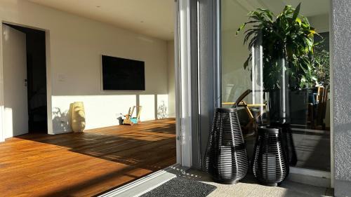 Hinwil Apartment | Swiss Horizon - Modernes Apartment 100m2 mit Alpenblick und 2 Terrassen
