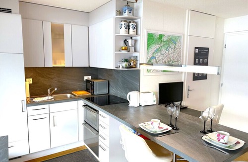Oberhofen am Thunersee Condo | SwissHut Stunning Views Alps & Lake - Apart. Oberländer