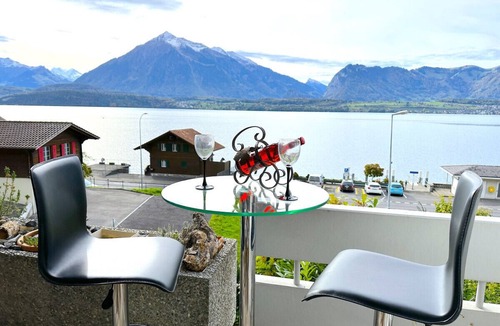 Oberhofen am Thunersee Condo | SwissHut Stunning Views Alps & Lake - Apart. Oberländer
