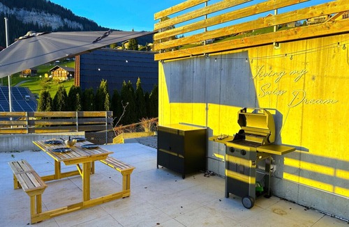 Bangerten Ski Chalet | SwissHut Modern Chalet with Spa - Chalet Beunden