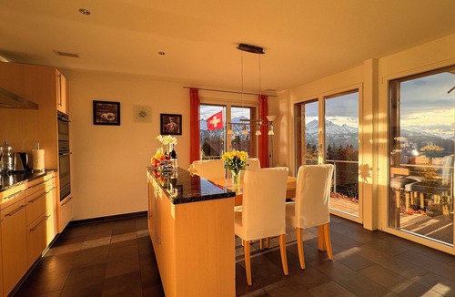 Bangerten Apartment | swissmountainview - sunny & quiet - terrace, Jacuzzi, view to lake + mountains