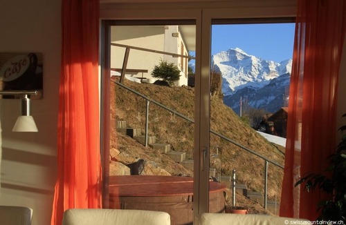 Bangerten Apartment | swissmountainview - sunny & quiet - terrace, Jacuzzi, view to lake + mountains