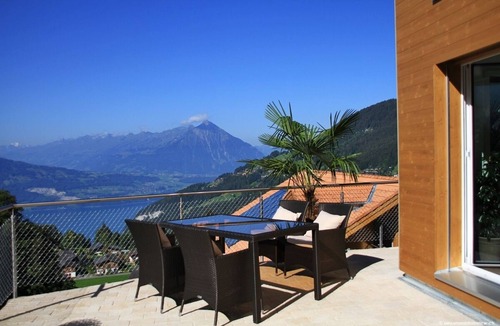 Bangerten Apartment | swissmountainview - sunny & quiet - terrace, Jacuzzi, view to lake + mountains