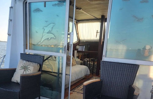 Whitney Beach Boat Rental | Swivel On Anchor