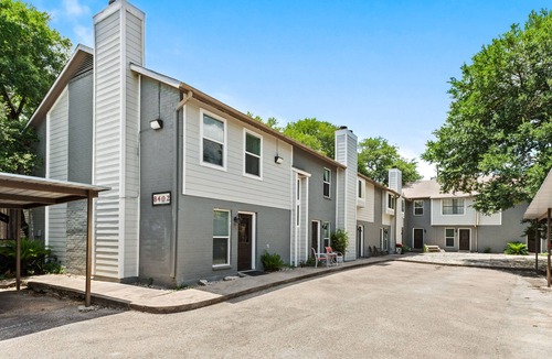 Balcones Village House | SXSW LUXURY Townhome